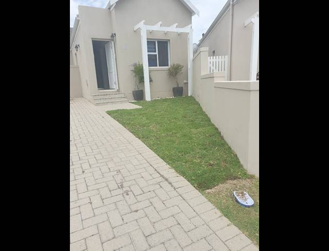 2 bed property to rent in BURGUNDY ESTATE